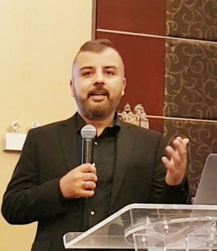 Rasheed Walizada speaks at BizCon Toronto 2023